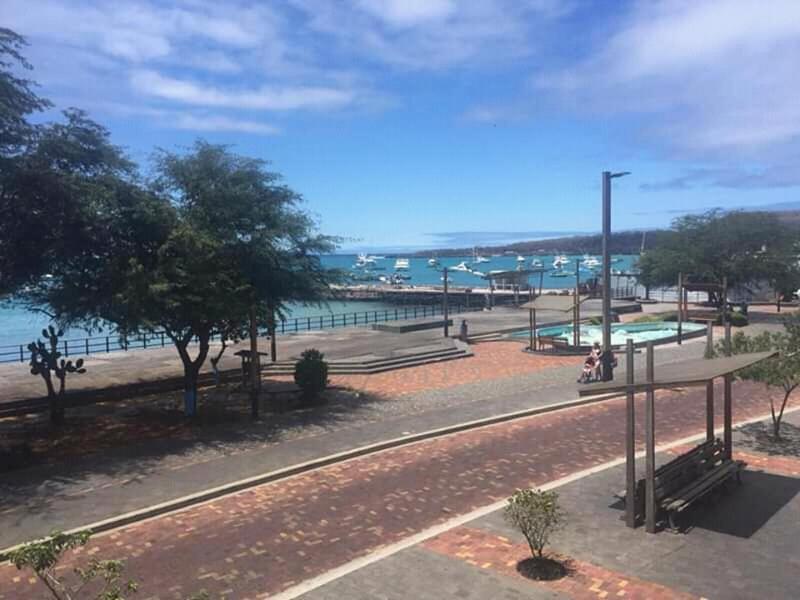 Hostal Albatros San Cristóbal Ngoại thất bức ảnh