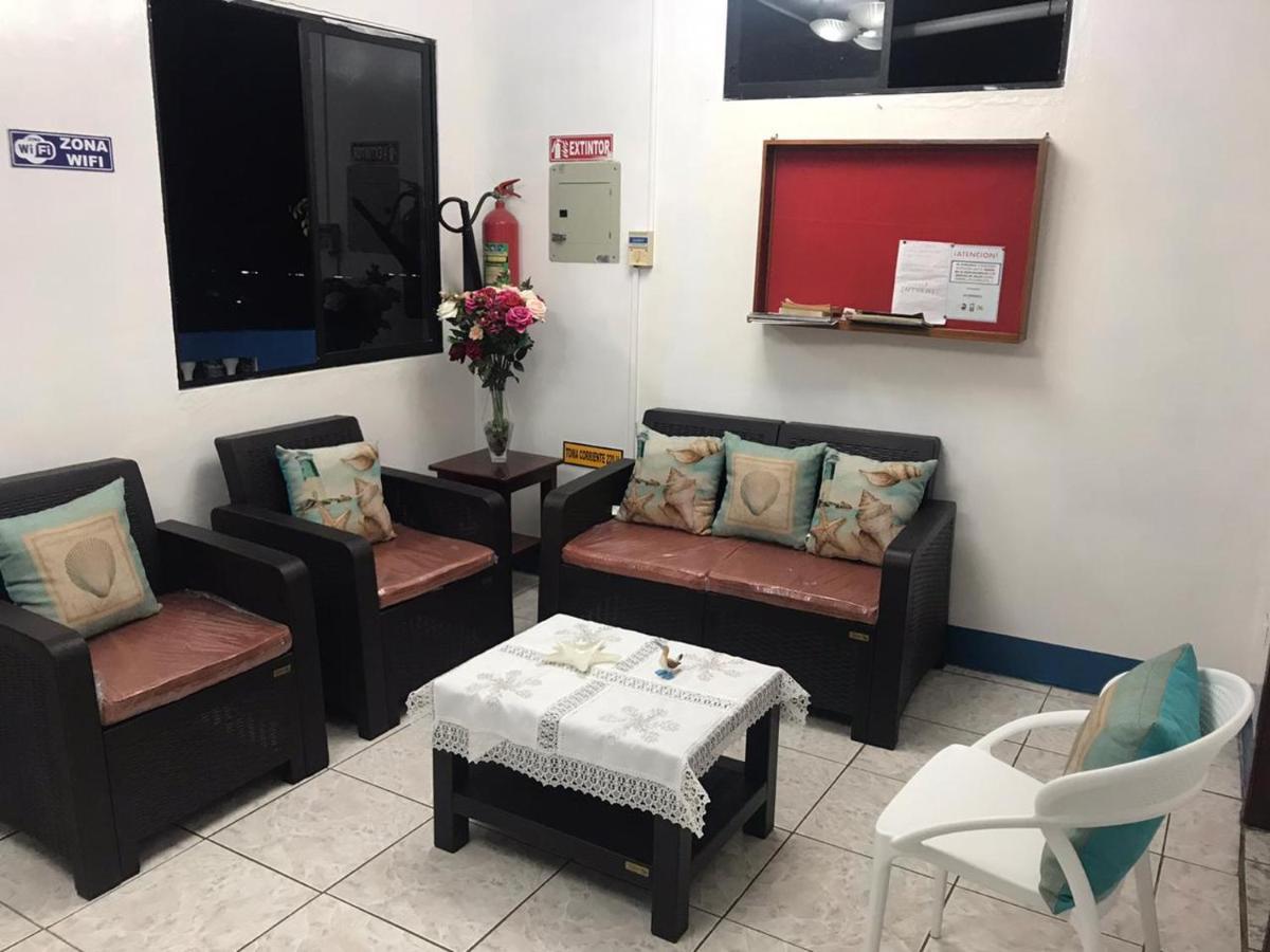 Hostal Albatros San Cristóbal Ngoại thất bức ảnh