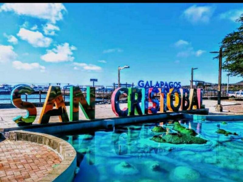 Hostal Albatros San Cristóbal Ngoại thất bức ảnh
